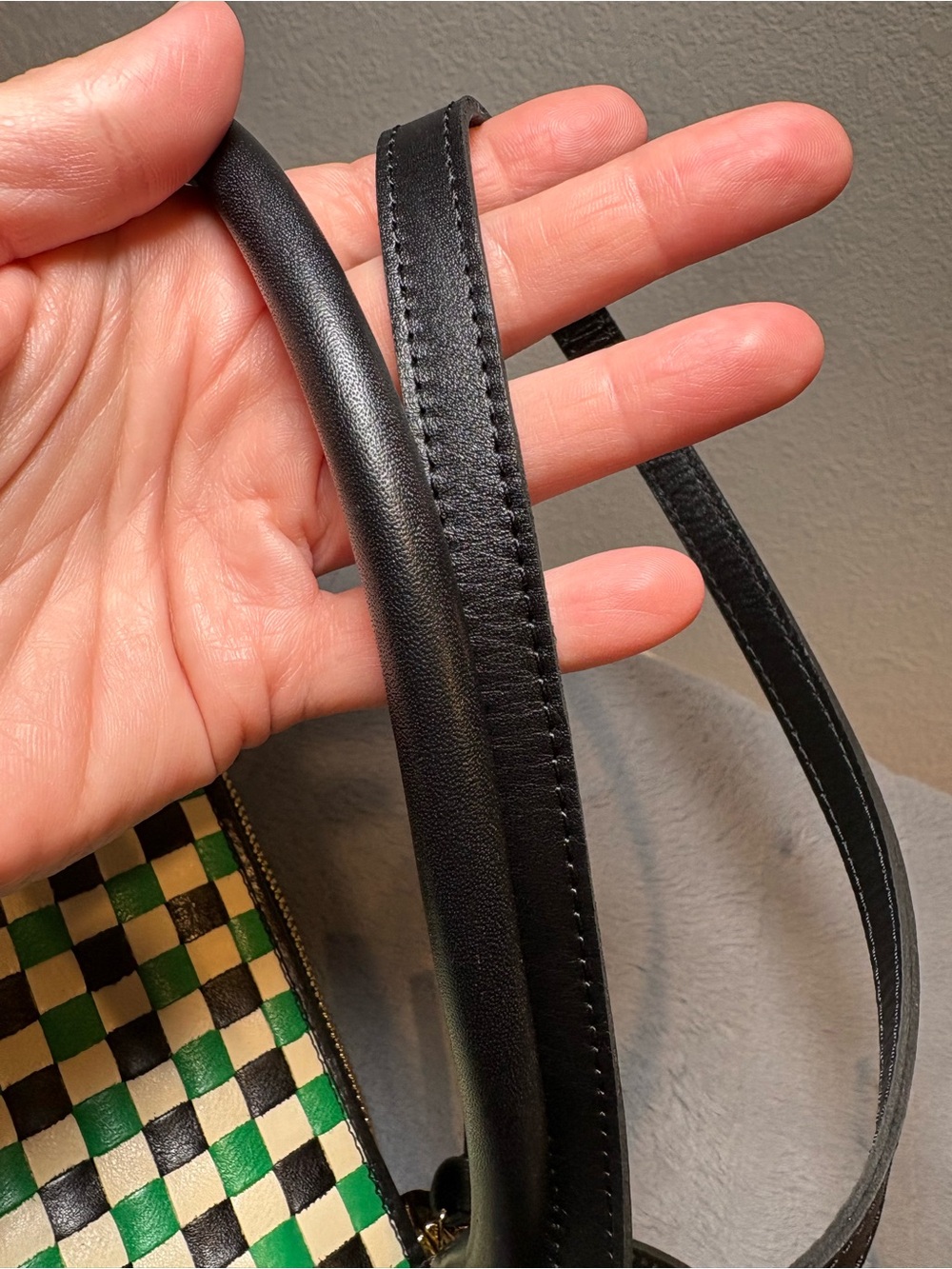 Clare V. Petit moyen messenger in green apple multi woven check - Picture 5 of 5